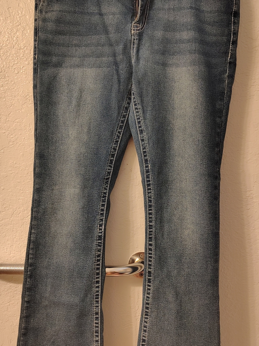 Women’s Blue Faded Straight-Leg Jeans